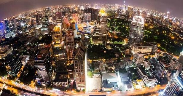 車里的人都好像罐頭里的沙丁魚