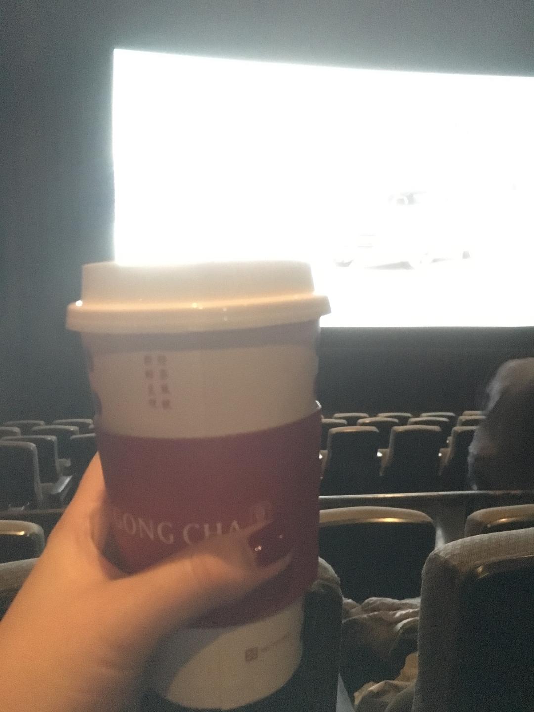 小兩口出不出去看個電影路上喝個奶茶啊