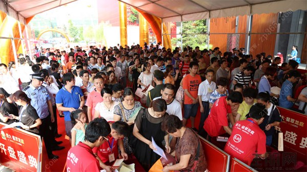 目前菏澤滿(mǎn)城都是售樓處