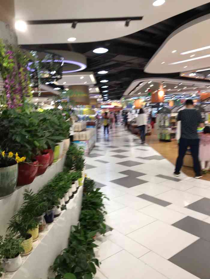 本項(xiàng)目把千翠湖一線湖景景觀融入小區(qū)