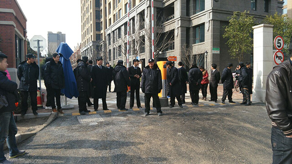 買房時售樓人員說小區有很多車位