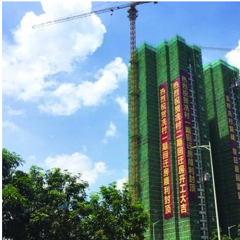 在回遷房的大門口處還設置了老人活動中心